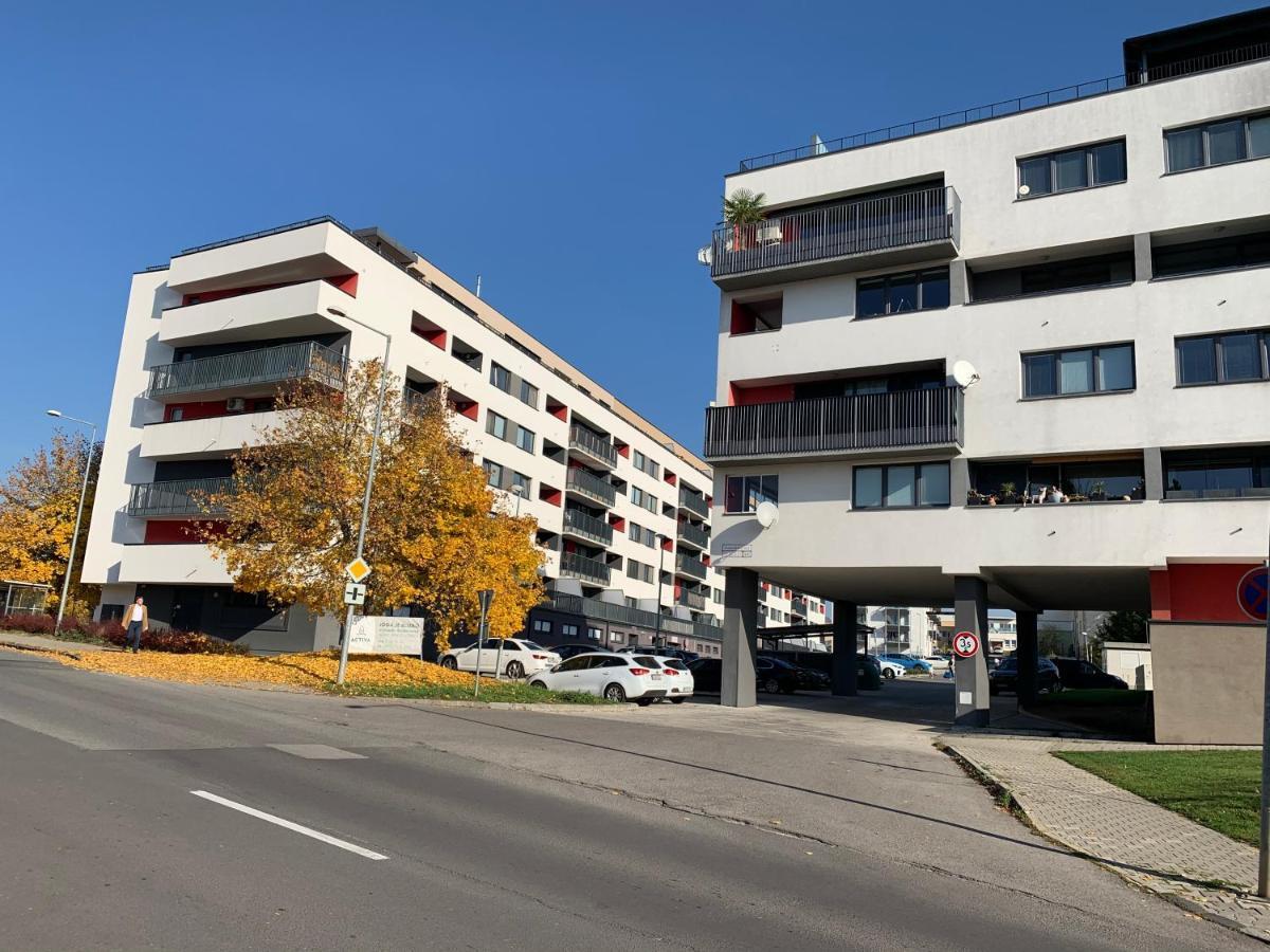 Bl City View Apartment, 24Hr Self Check-In, Free Private Parking, Panoramic View From Balcony, 5-Minute Walk To City Centre Banska Bystrica Exterior photo
